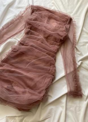 Розовое платье с декольте6 фото