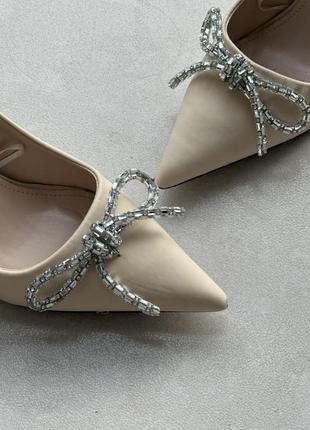 Неймовірно красиві туфлі zara, разом з сумочкою, яка ідеально доповнить образ