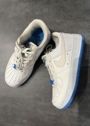 Кросівки nike найк що змінюють колір на сонці