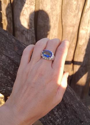 Кольцо с вместителем топазом