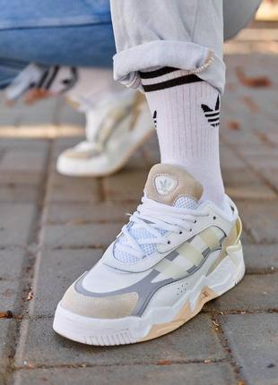 Женские классические трендовые кроссовки наподобие adidas niteball 2 white beige v2