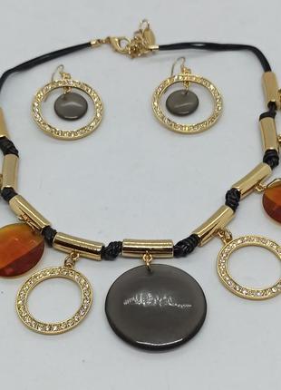 Набор комплект женской бижутерии ожерелье и сережки из золотистого металла с камнями2 фото