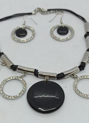 Набор комплект женской бижутерии ожерелье и сережки из серебристого металла с камешками
