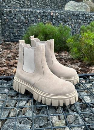 Замшевые ботинки