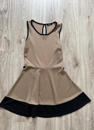 Сукня (коротка, гарного крою, з чорними елементами)