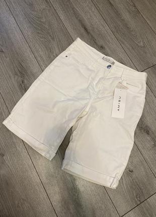 Белые шорты удлиненные