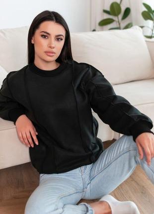 Чорний однотонний світшот із зовнішніми швами