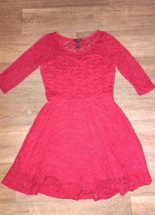 Гарна червона сукня з мереживом, шикарне декальте