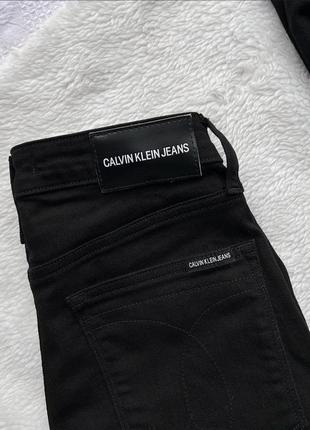 Джинсы скинни черные скинни джинсы calvin klein