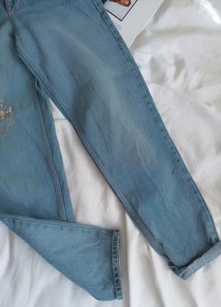 Трендовые джинсы mom jeans с высокой посадкой3 фото