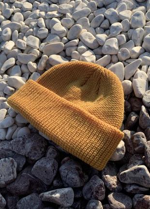 Новая шапка шапочка короткая бини в жёлтом цвете мужская женская унисекс