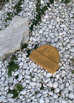 Новая шапка шапочка короткая бини в жёлтом цвете мужская женская унисекс