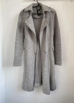 Легкое серое вязаное пальто косуха букле с шерстью9 фото