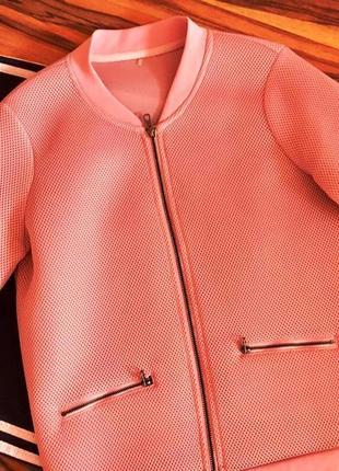 Розовая комфортная куртка-бомбер из неопрена "only" цвета зефира1 фото