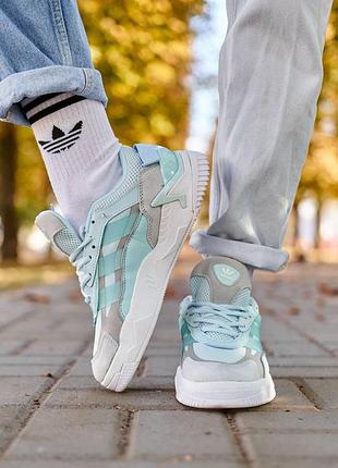 Жіночі кросівки 👟