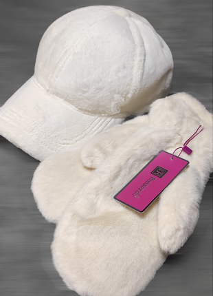 Меховой зимний набор кепка и перчатки