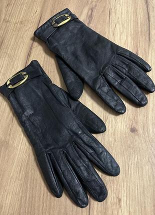 Черные кожаные перчатки с утеплением перчатки