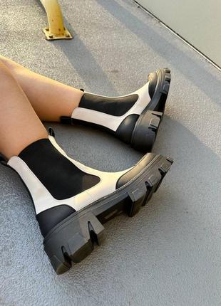 Женские черно белые трендовые сапоги на подобии no brand chelsea boots 3 весна осень 20235 фото