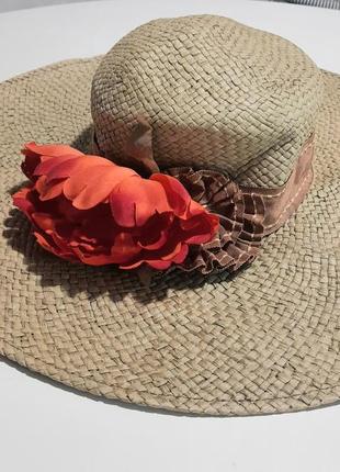 Шикарная шляпа с красным цветком2 фото