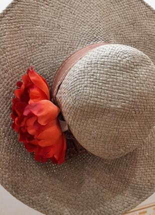 Шикарная шляпа с красным цветком6 фото