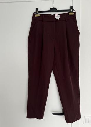 Бордовые брюки со сборкой брюки женские reserved m брюки укороченные со сборкой бордовые2 фото