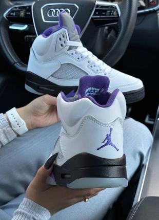 Женские кроссовки nike air jordan 5 retro white black purple5 фото