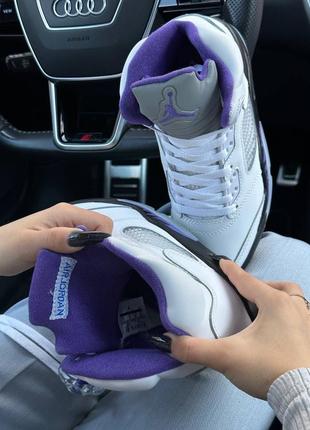 Женские кроссовки nike air jordan 5 retro white black purple8 фото