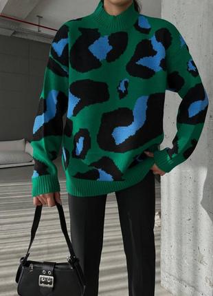 Подовжений светр оверсайз з комірцем в принті «лео»3 фото