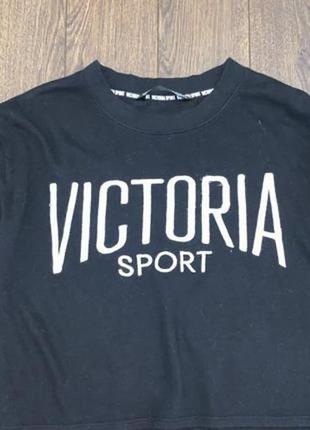 Стильный черный обрезанный короткий свитшот худи оверсайз с надписями victoria’s secret s3 фото