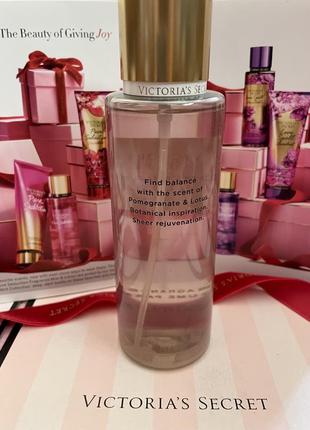 Victoria's secret pomegranate & lotus fragrance mist2 фото