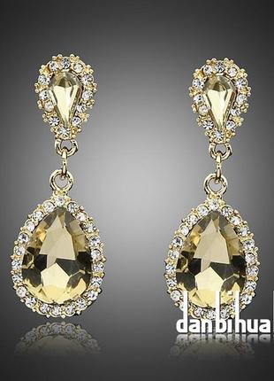 Нарядные серьги цвета шампанского
