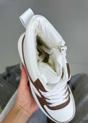 Белые коричневые с коричневым кожаные зимние высокие кроссовки на толстой высокой повышенной подошве платформе зима хаки7 фото