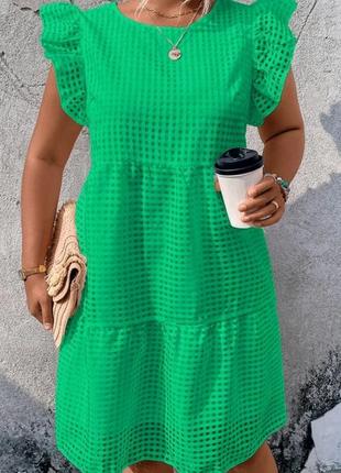 Зелена однотонна сукня