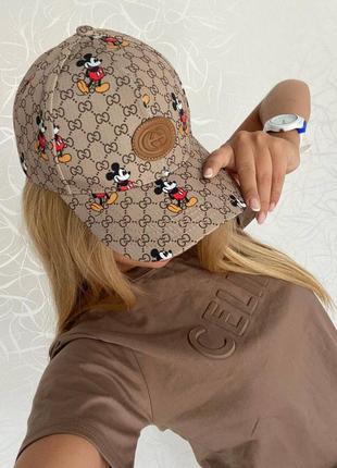 Бейсболка кепка gucci mickey mouse бежевая с принтом gg