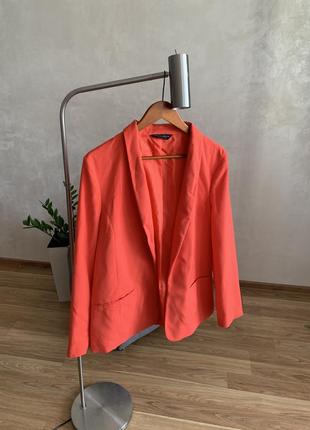 Оранжевый оранжевый пиджак