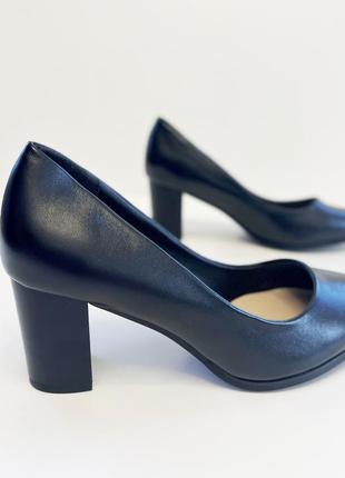 Женские матовые черные туфли на высоком каблуке4 фото