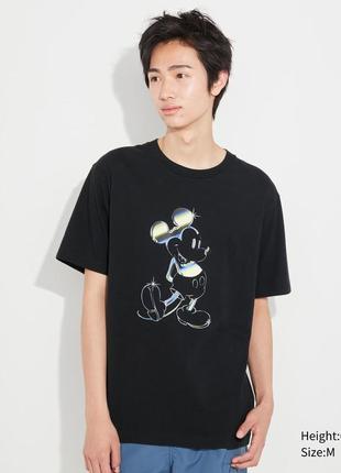 Футболка uniqlo с рисунком mickey stands1 фото