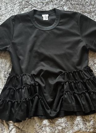 Топ noir kei ninomiya black ruffle hem t-shirt2 фото