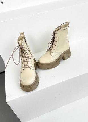 Кожаные женские демисезонные ботинки на байке 8463