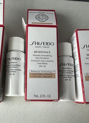 Shiseido зволожувальна антивікова емульсія з спф 20