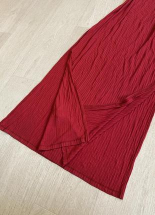 Стильное красное платье в рубчик с разрезами по бокам большой размер4 фото