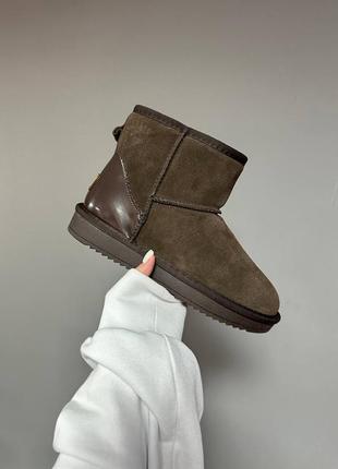 Жіночі уггі ugg mini chocolate lacquer