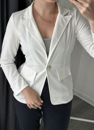Піджак жіночий білий