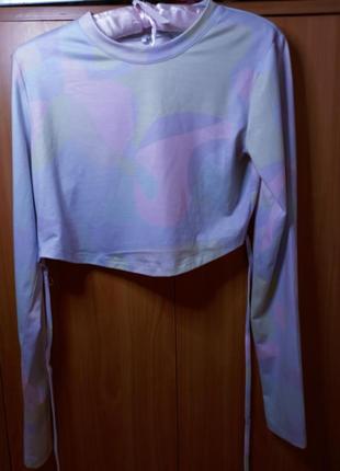 Кофточка с разрезом на спине