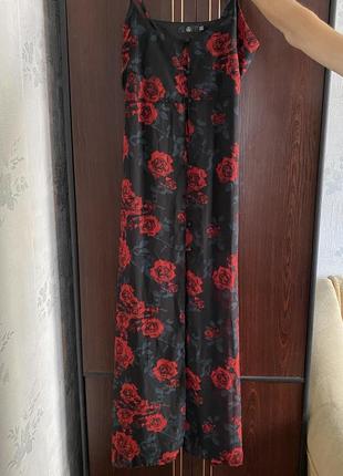 Платье длинная черная с розами1 фото