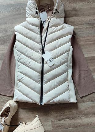 Теплий стьобаний  жилет з капюшоном zara розмір xxl маломірить на xl