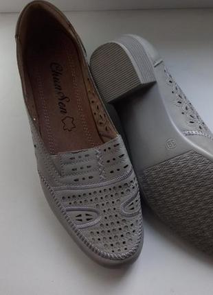 Новые женские туфли "дышащие" chun sen