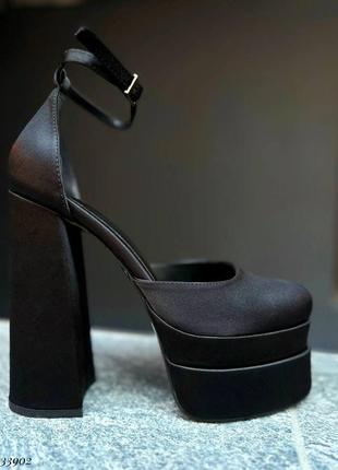Туфлі на високих підборах із квадратним носиком