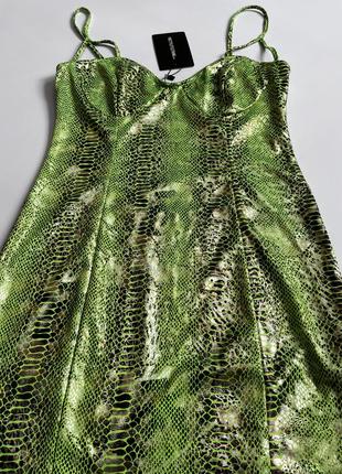 Платье в змеиный принт зеленого неонового цвета3 фото