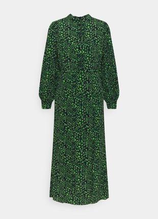 Стильное миди платье с объёмным рукавом